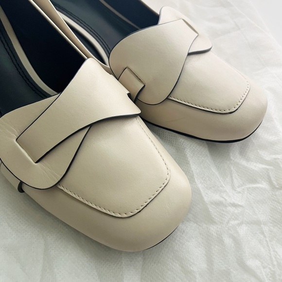 Tory Burch Leather Heeled Loafers Cream Size 8M - Picture 7 of 8
